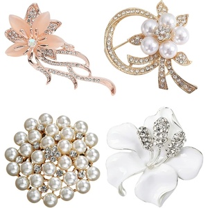 image:imageQCWN Large Flower Brooches and Pins for Women Vintage Rhinestone Sunflower Brooch Costume Jewelry Lapel Hat Pins for Wedding Dresses Bouquet Gifts4Pcs Rose Gold Tone