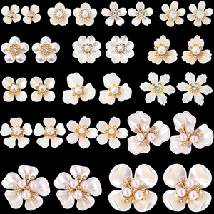 image:imageHINZIC 45pcs Rhinestone Pearl Buttons 9 Styles Flat Back Faux Pearl ButtonWhite 30pcs 15styes