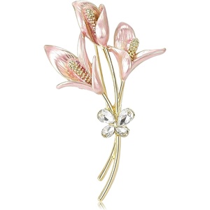 image:imageWCRAZYE Pearl Flower Brooches Pin for Women Girls Gold Plated Fashion Elegant Green Leaf Botanical Floral Lapel Brooch Dress Accessories Cute Wedding Valentines Day Birthday Jewelry Gift SouvenirFlower Brooch 4